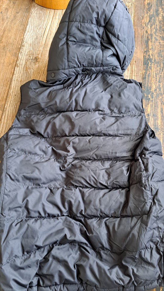 Vest, Everest, str. 40