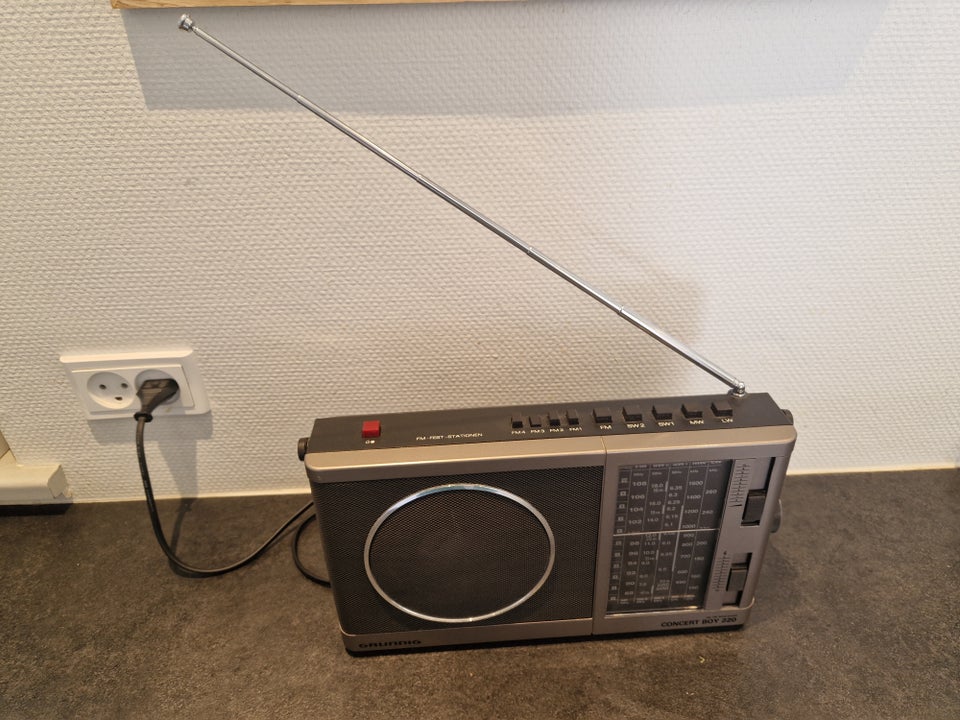 AM/FM radio Grundig ConcertBoy