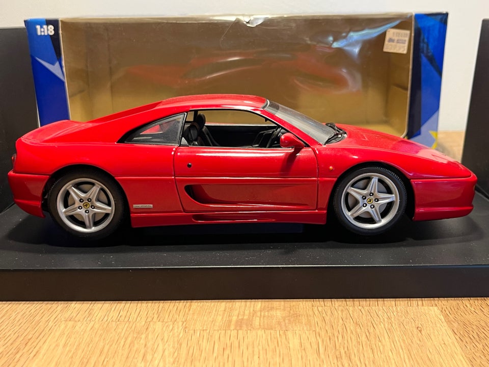 Modelbil Ferrari 355 skala 1:18