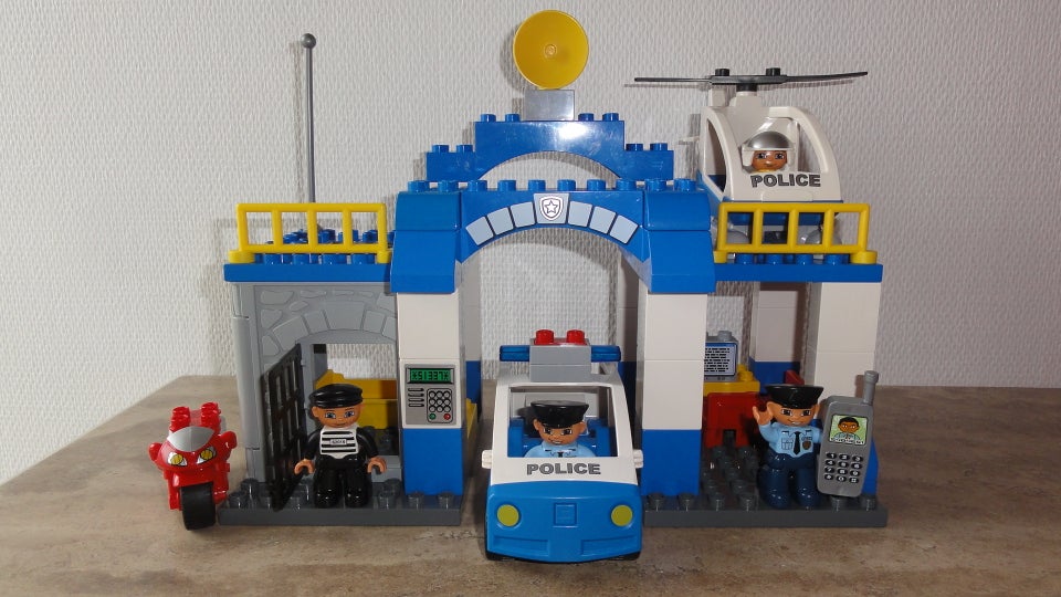 Lego Duplo, H8... Politistation