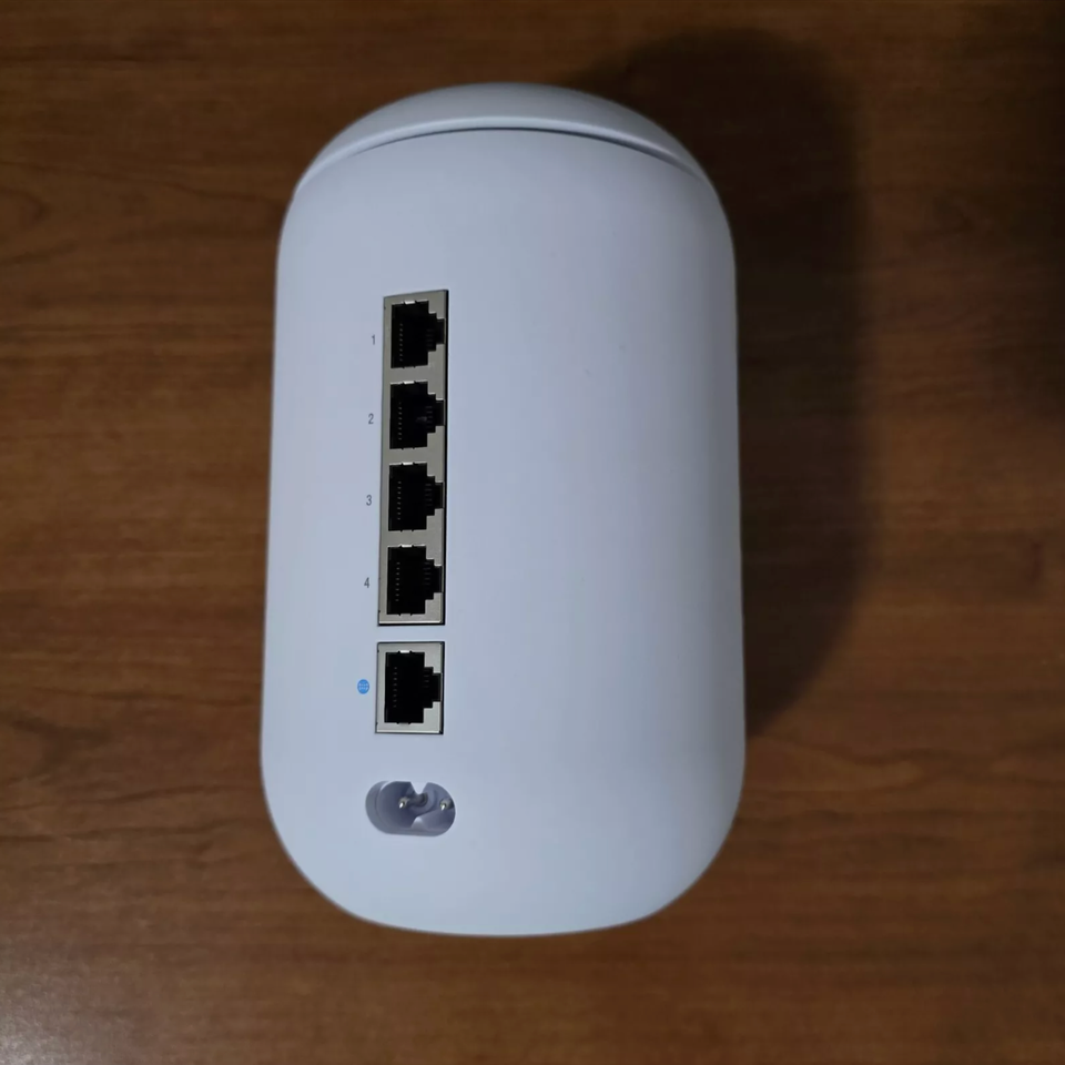 Router, UDM Unifi Dream Machine,