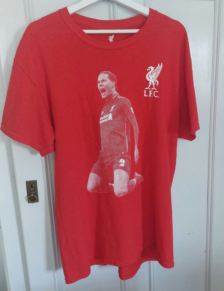 T-shirt Liverpool merchandise