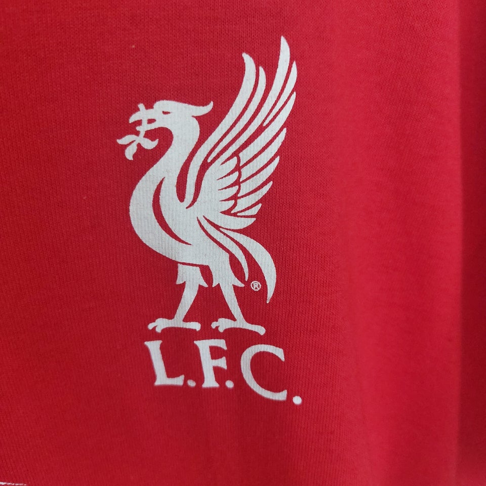 T-shirt Liverpool merchandise