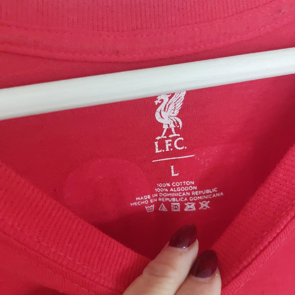 T-shirt Liverpool merchandise