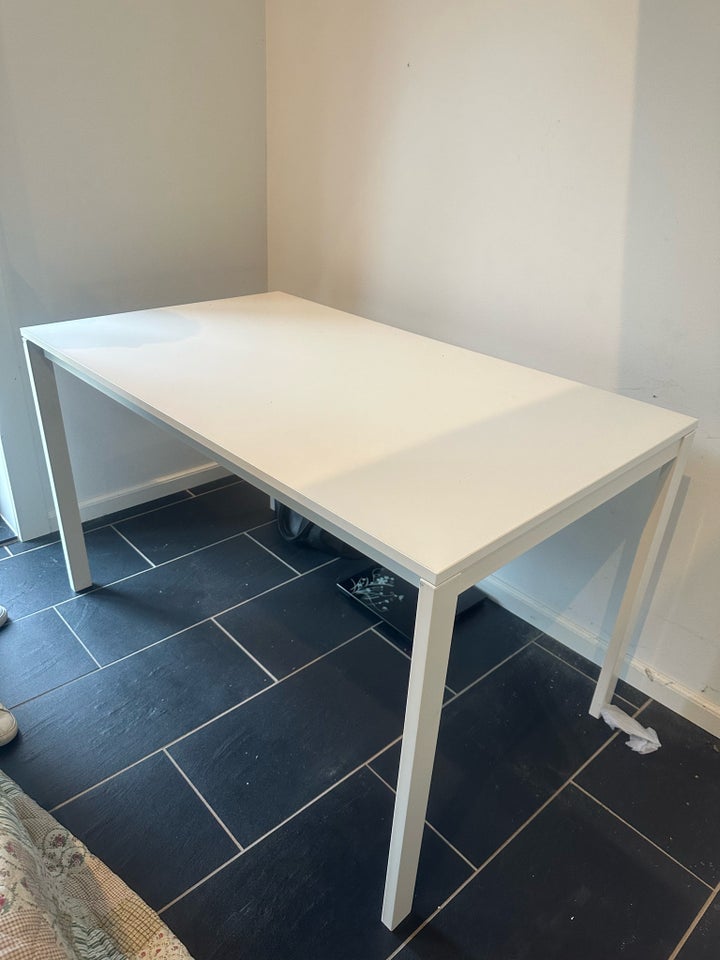 Skrivebord, ikea , b: 125 d: 75 h: 74