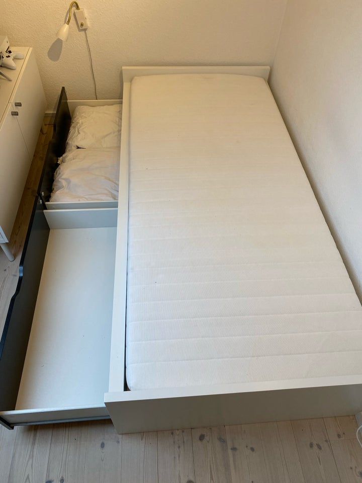 Enkeltseng, Ikea, b: 90 l: 200 h: 45