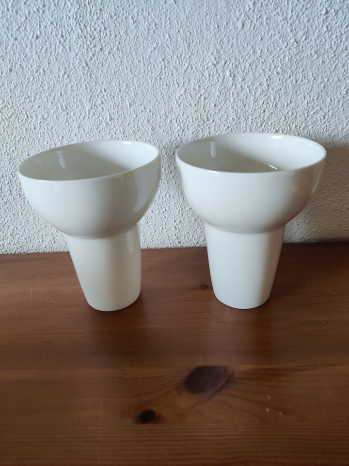 Porcelæn, 2 Muuto krus / vaser,