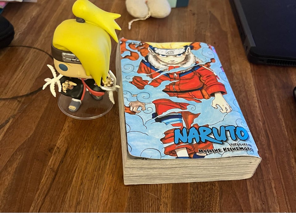 Naruto manga 1-3 i og deidara figure