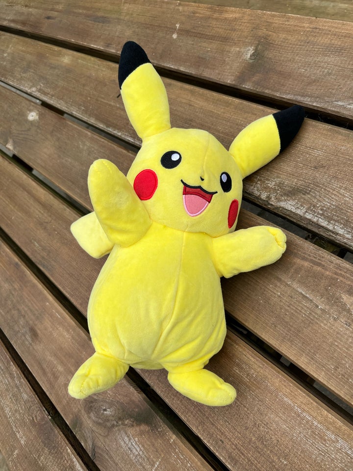 Pikachu bamse med lyd og lys