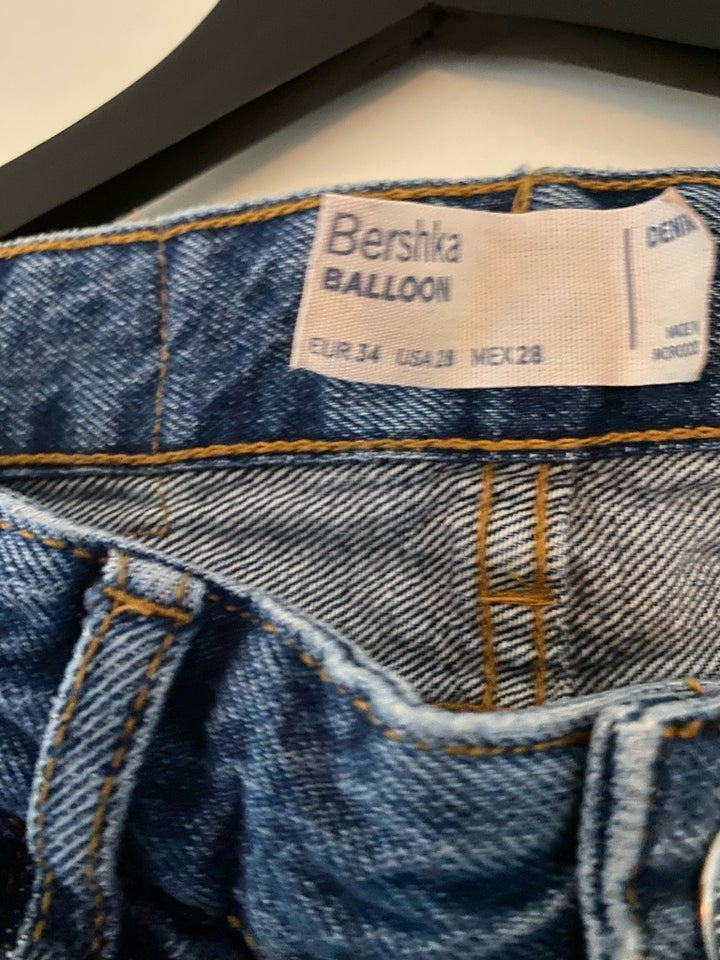 Jeans, Bershka Balloon, str. 34