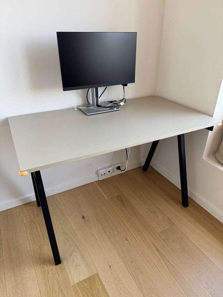 Skrive-/computerbord, IKEA, b: