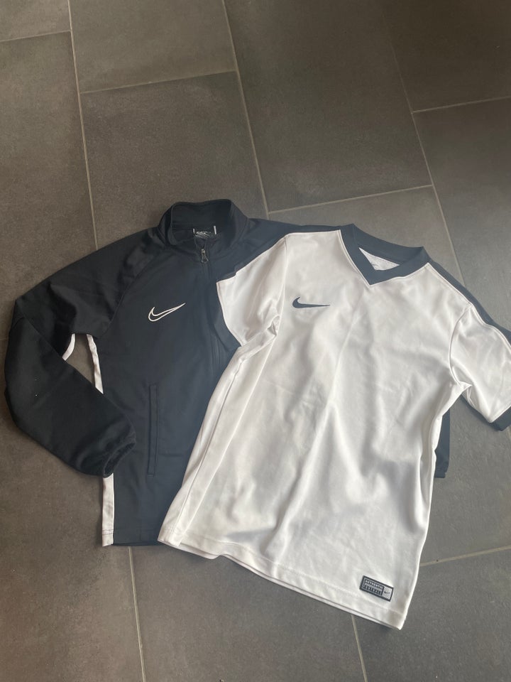 Sportstøj, Nike DriFit bluse m.