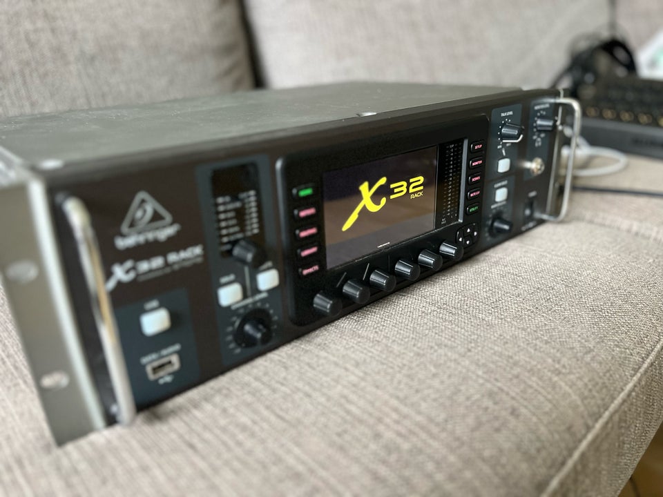 Digitale mixer , Behringer X32 rack