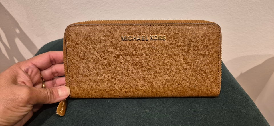 Pung, MICHAEL KORS