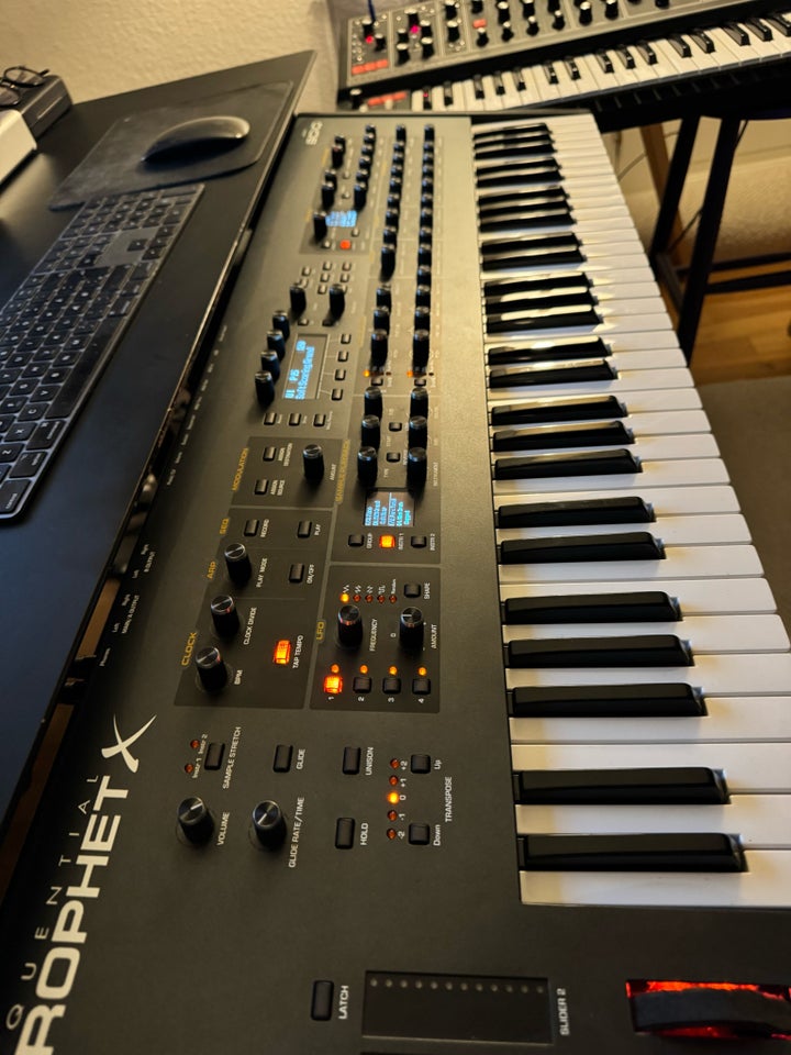 Synthesizer Sequential Prophet x