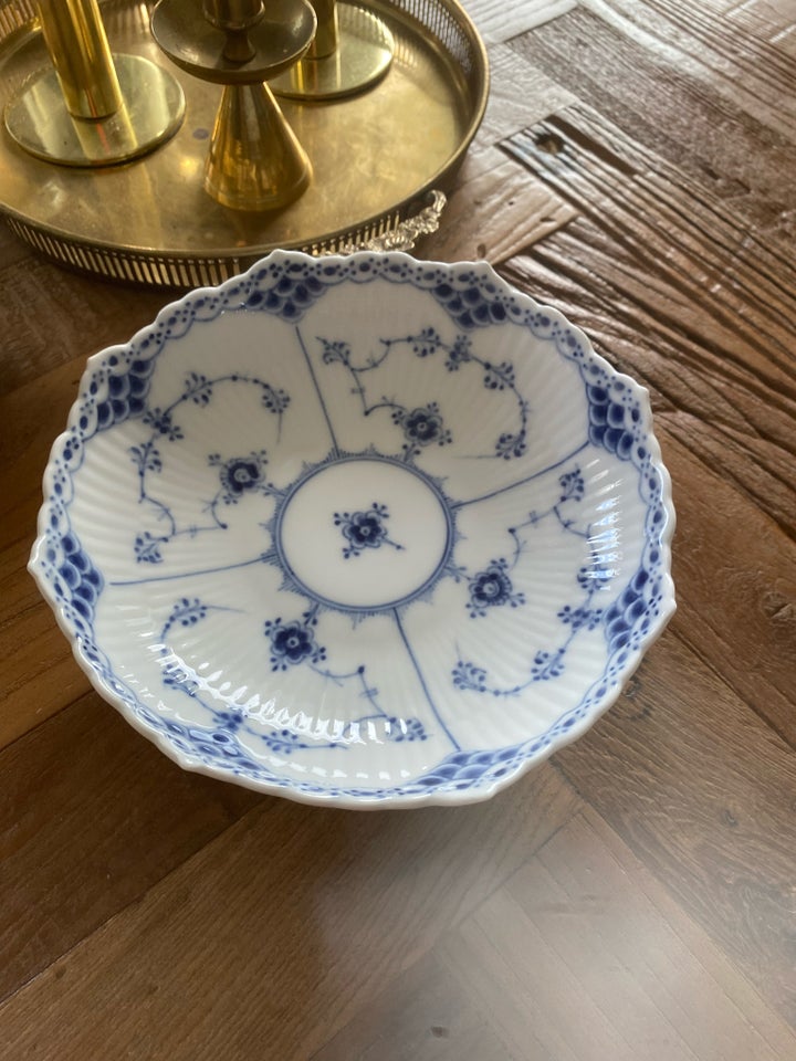 Porcelæn, Fad på fod, Royal