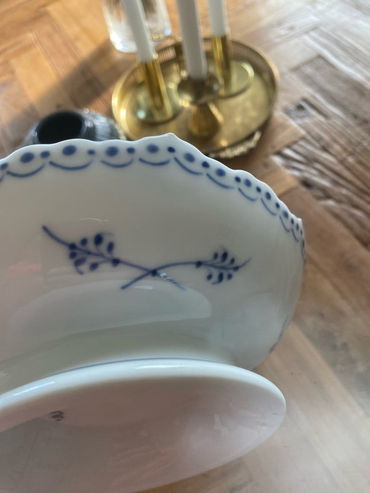 Porcelæn, Fad på fod, Royal