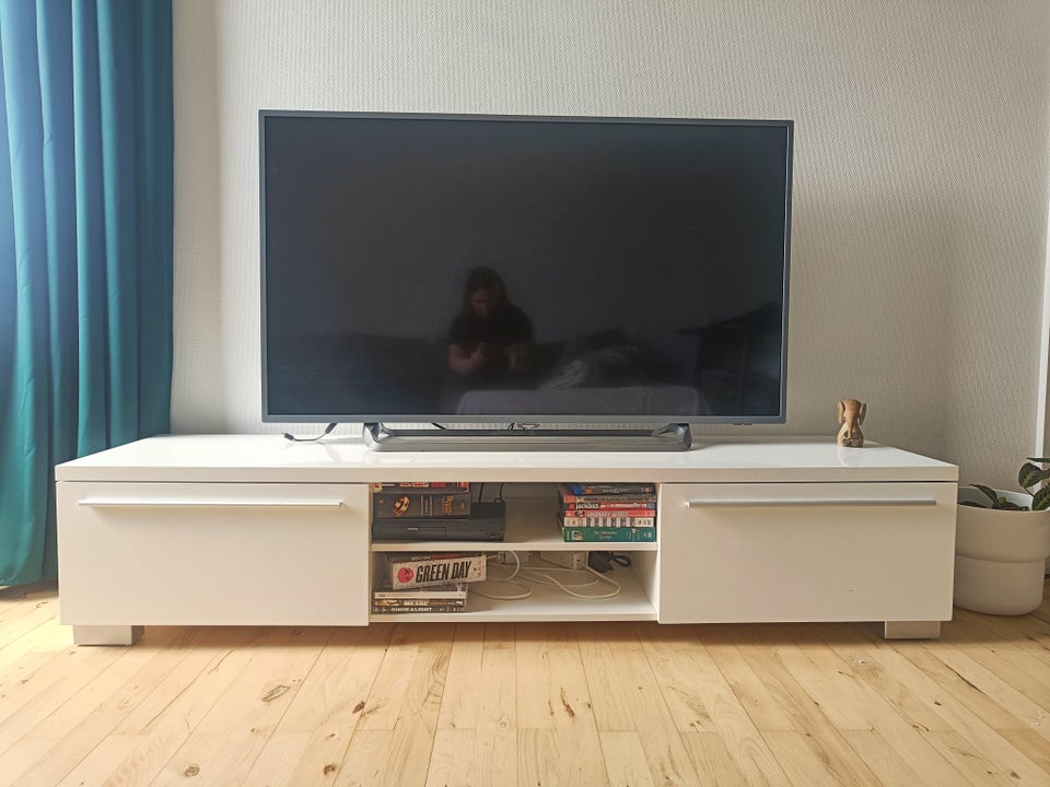 Tv bord, b: 45 l: 180 h: 38