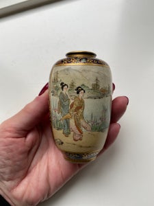 Japansk vase  Porcelæn 100 år gl