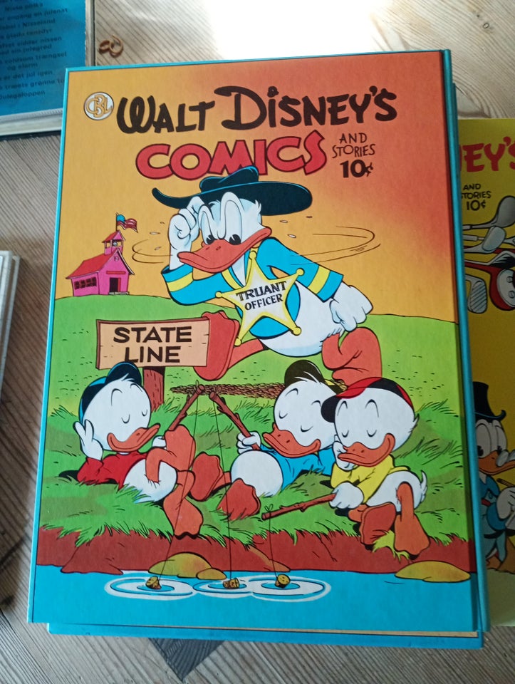 Walt Disneys comics and stories. 10