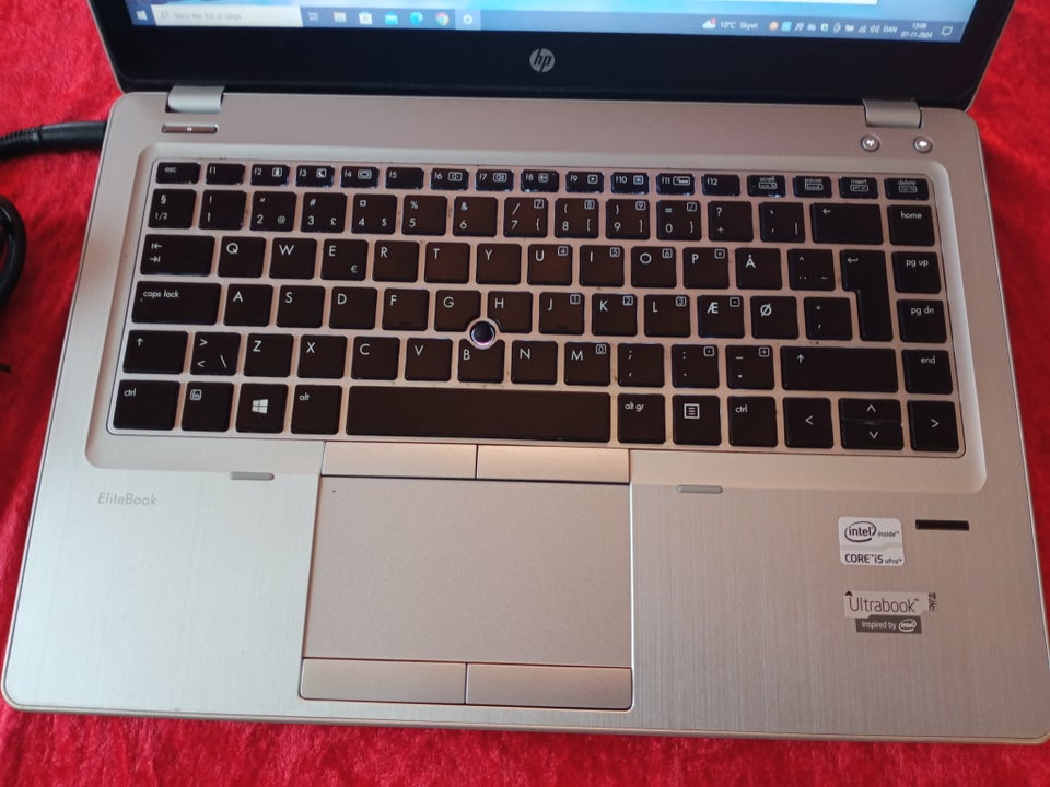 HP Hp Ultrabook, 2.40 GHz, 8 GB ram