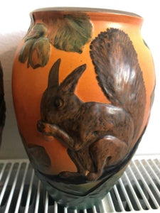 Vase med egern Ipsens Enke