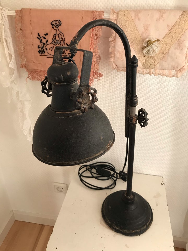 industriel bordlampe fra Jeanne d´