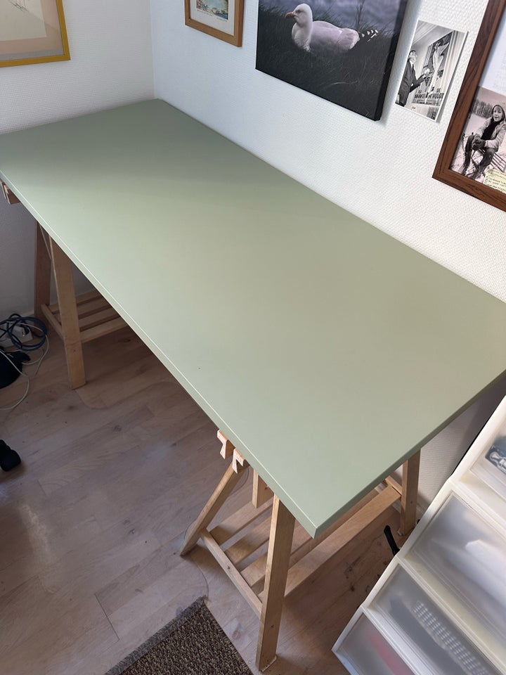 Skrivebord IKEA  b: 140 d: 60 h: 70