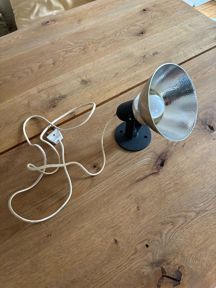 Anden arkitekt, Teaterlampe