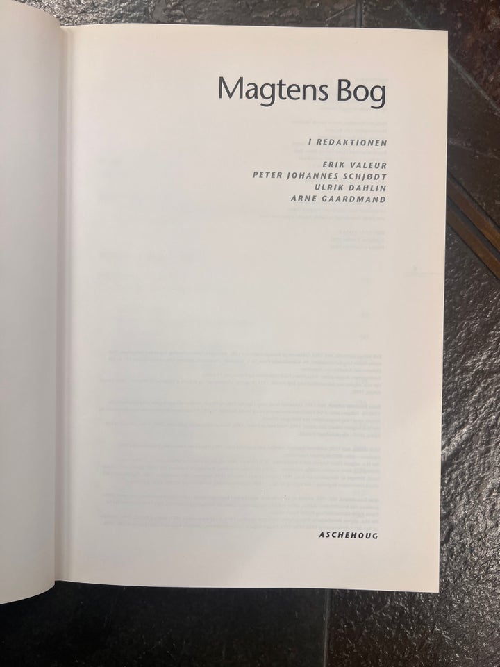 Magtens Bog, Erik Valeur m.fl.,