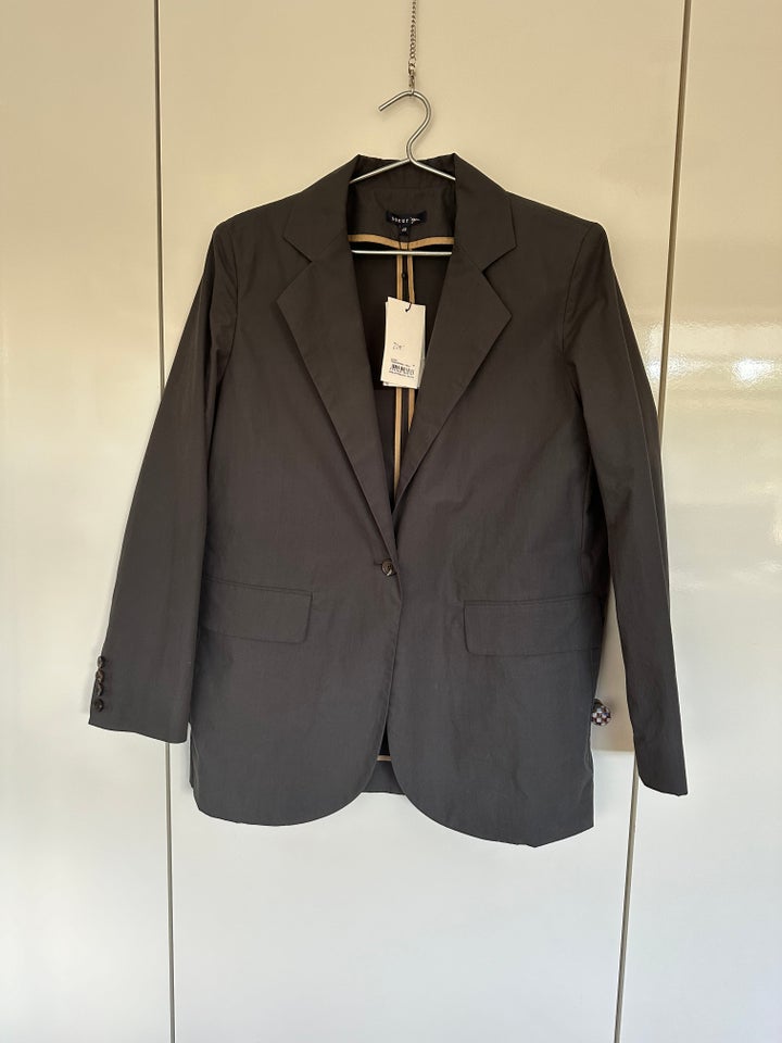 Blazer, str. 40, Soeur