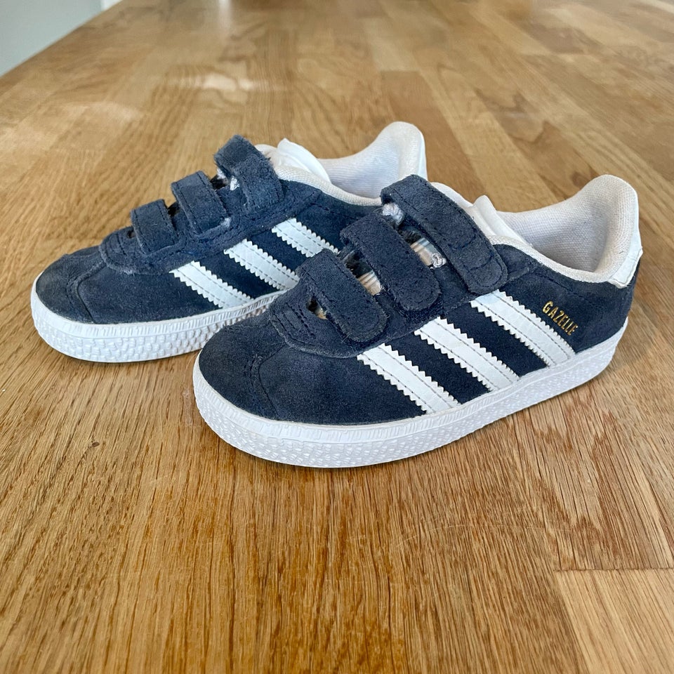 Sneakers, str. 24, Adidas