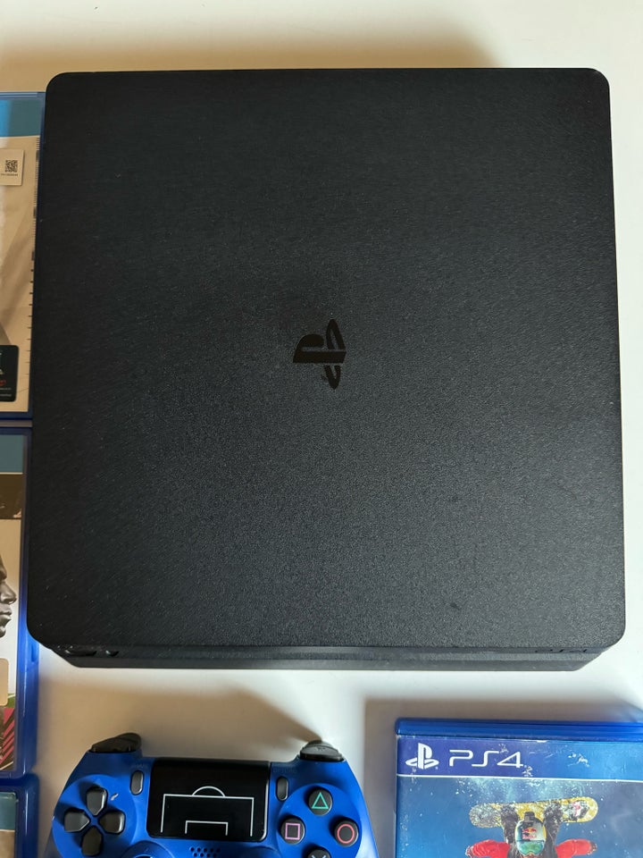 Playstation 4, PlayStation 4 Slim 1