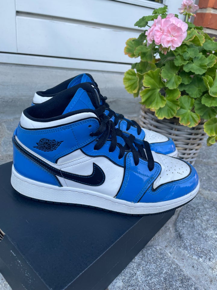 Sneakers str 38 Air Jordan 1 MID