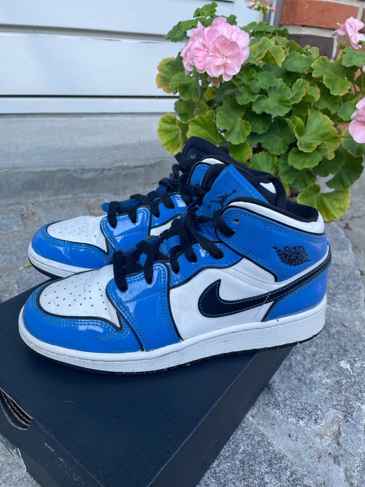 Sneakers str 38 Air Jordan 1 MID