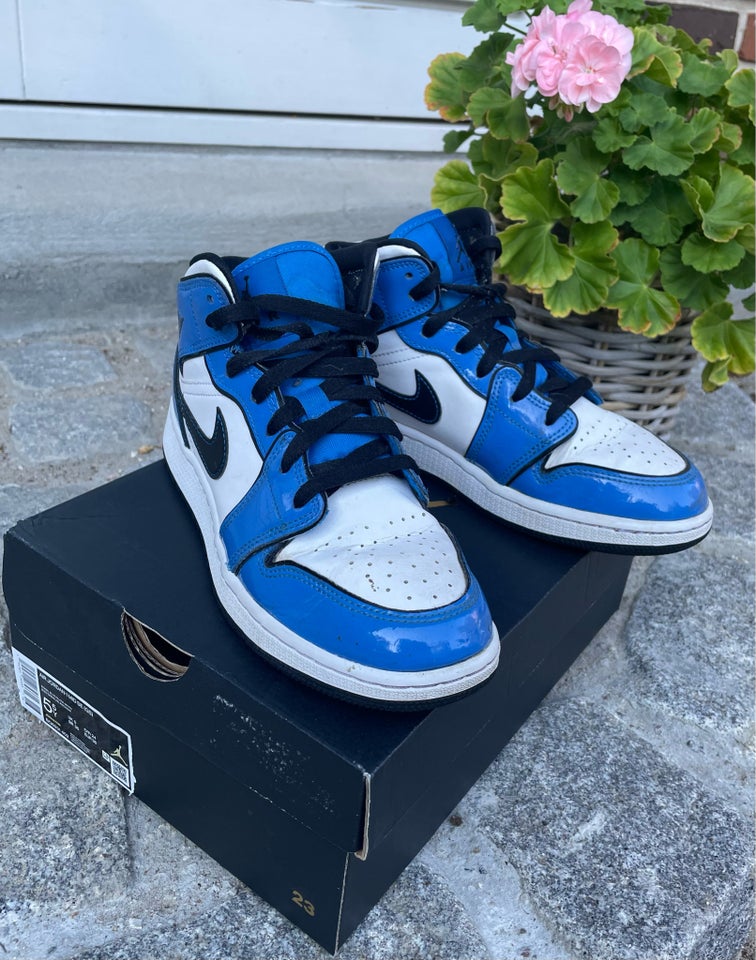 Sneakers str 38 Air Jordan 1 MID