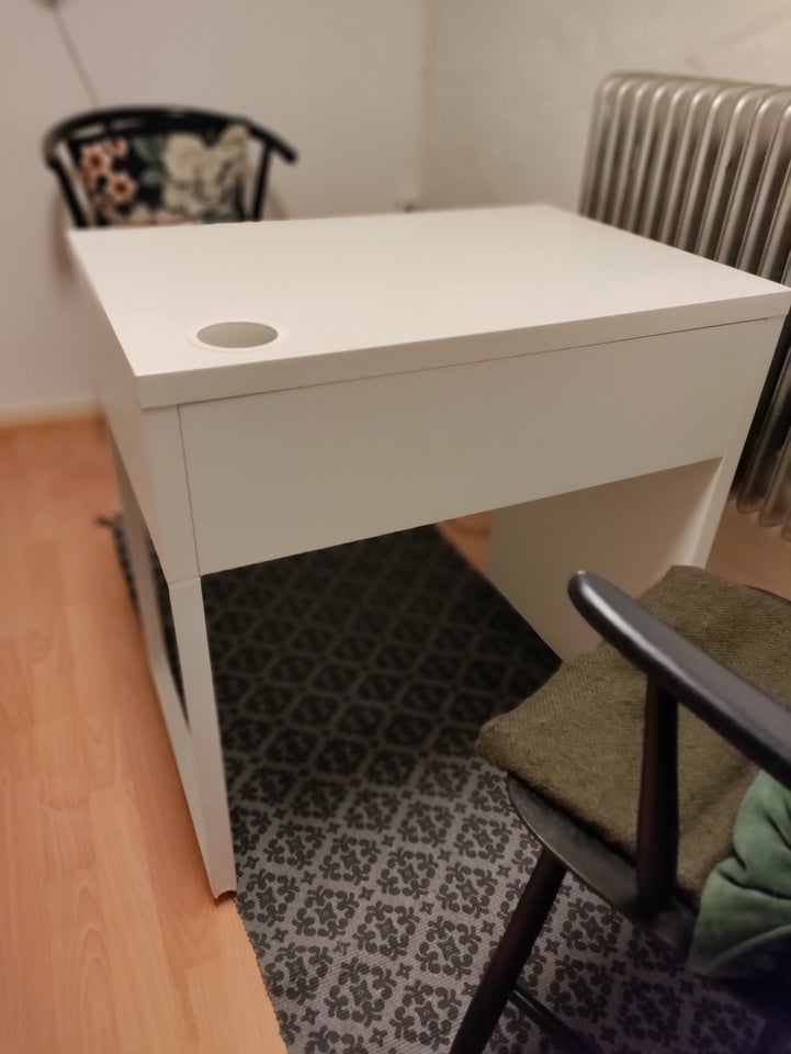 Skrivebord, Ikea, b: 73 d: 50 h: 75