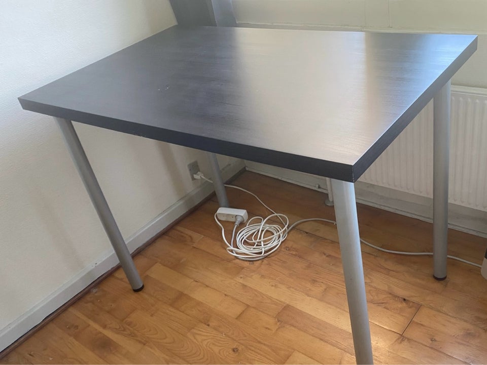 Skrivebord Ikea b: 100 d: 60 h: 73