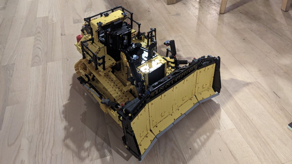 Lego Technic, cat d11 42131 jeep