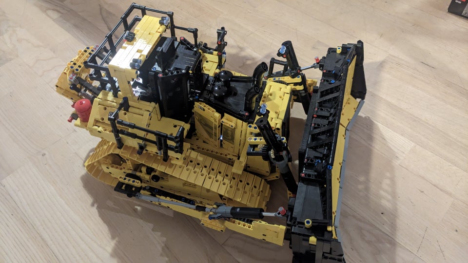 Lego Technic, cat d11 42131 jeep