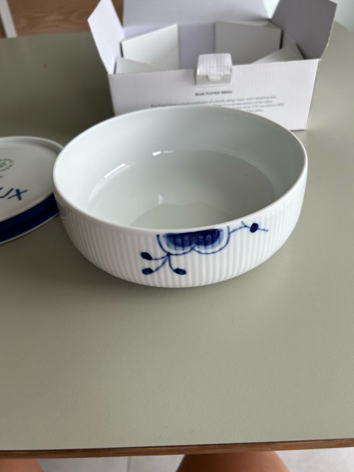 Porcelæn, Skål med låg, Royal