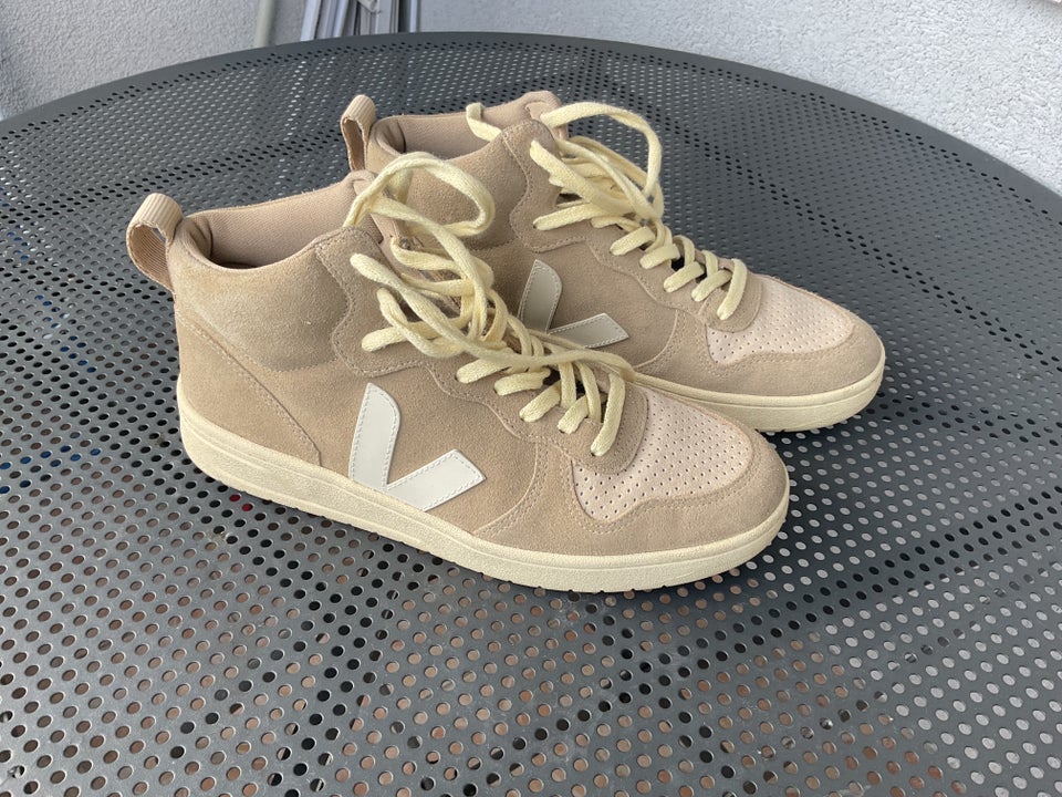 Sneakers, Veja, str. 43