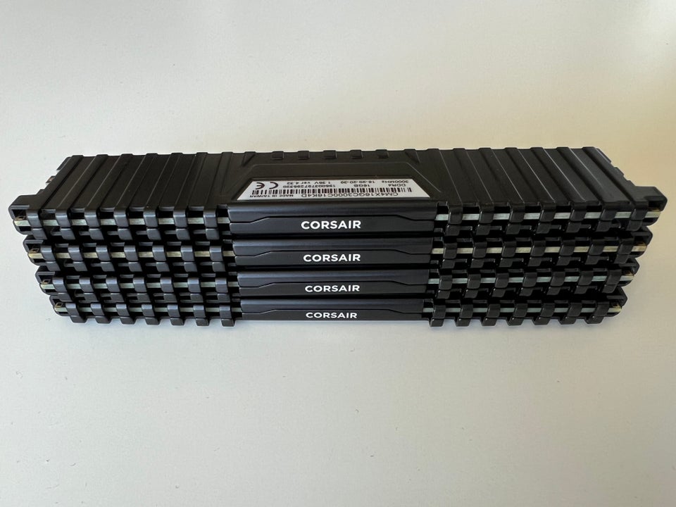 Corsair 64 GB DDR4 SDRAM