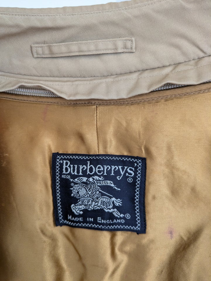 Trenchcoat str 42 Burberrys