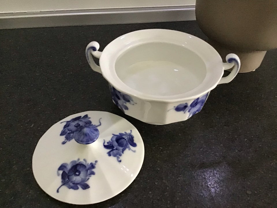 Porcelæn, Skål med låg, Royal