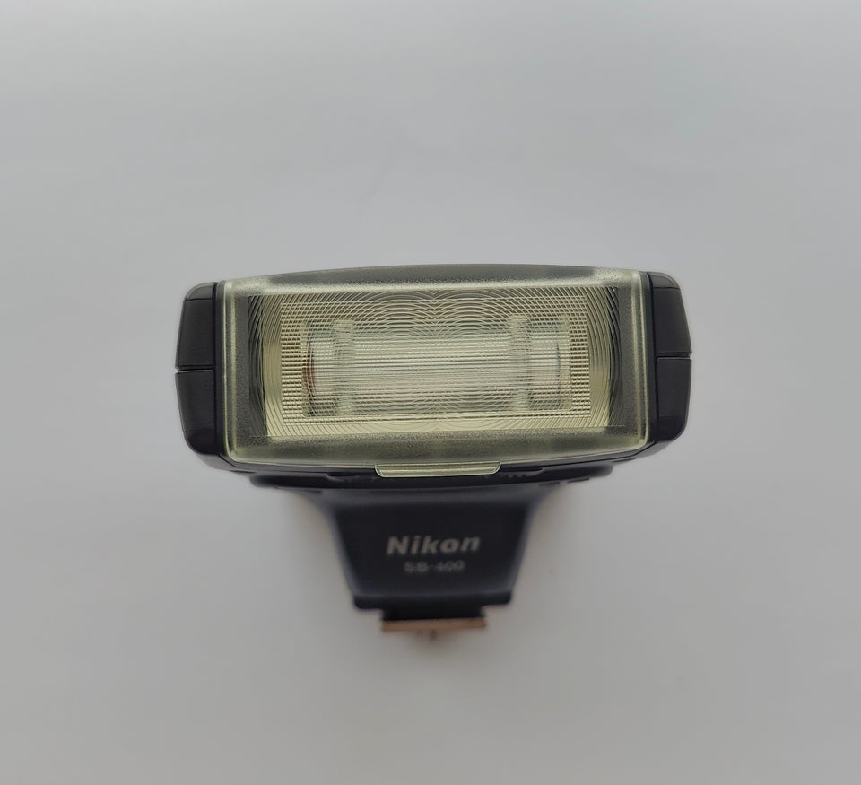 Nikon, Nikon Speedlite SB400, God