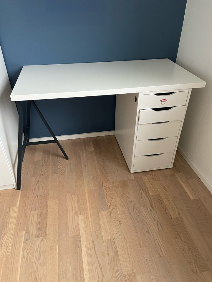 Skrivebord, IKEA, b: 120 d: 60 h: 75