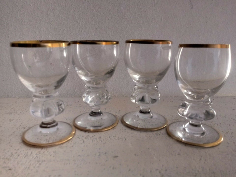 Glas 4 x antikke snapseglas