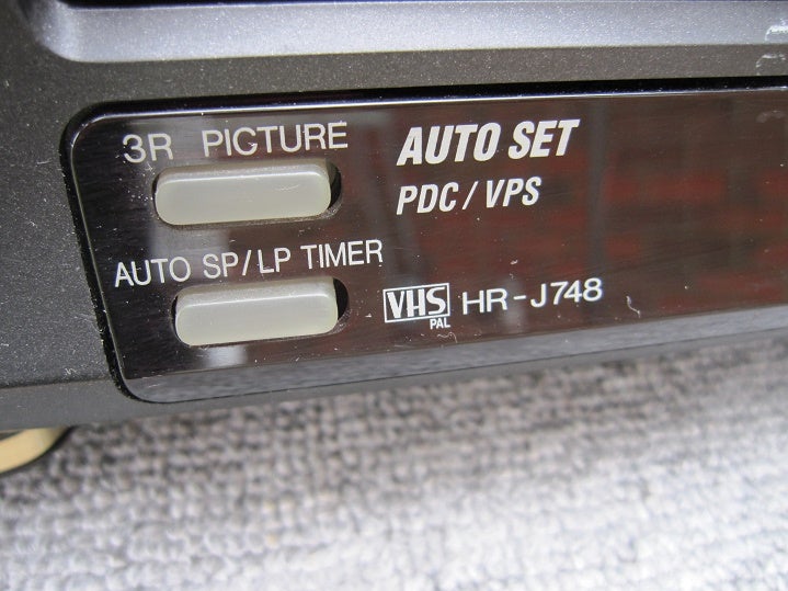 VHS videomaskine, JVC, HR-J748