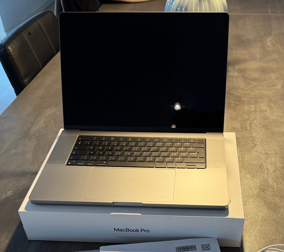 MacBook Pro, 16 /M1 Pro, 16 GB ram